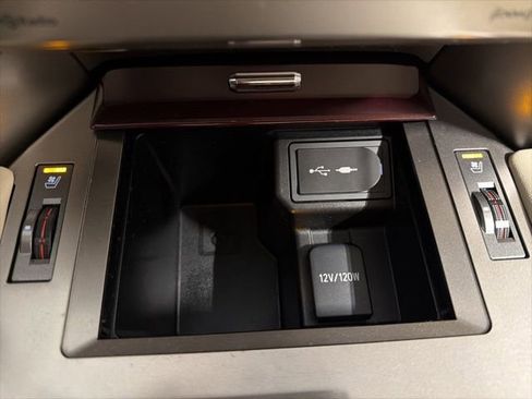 Used 2019 Lexus GX 460 Premium w/ Premium Package image 25