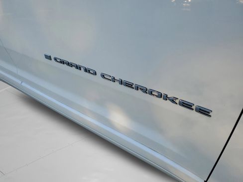 Certified 2021 Jeep Grand Cherokee L Overland w/ Luxury Tech Group IV image 6