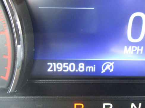 Used 2024 Ford Explorer XLT w/ Equipment Group 202A AWD/4WD image 19