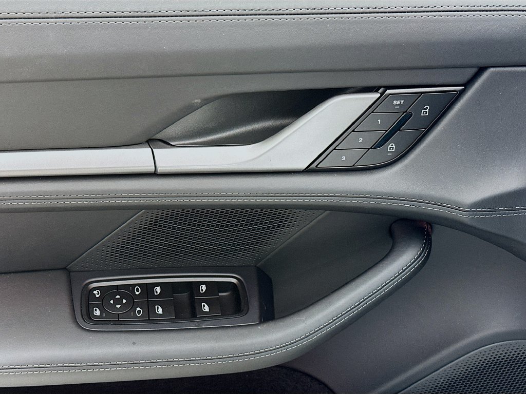 New 2025 Porsche Taycan 4S AWD/4WD image 20