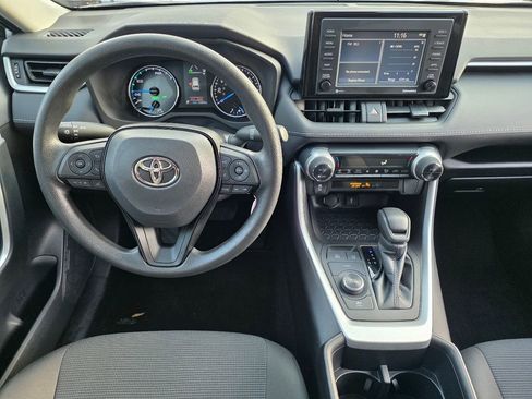 Used 2022 Toyota RAV4 LE image 12