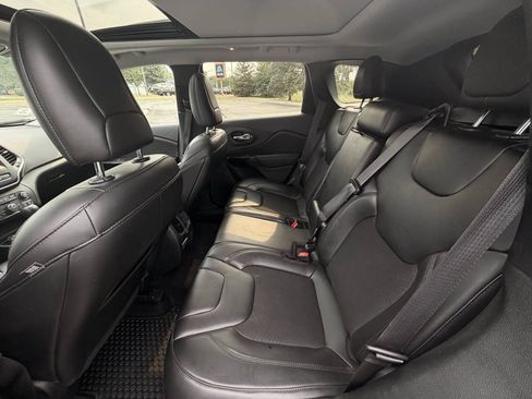 Used 2020 Jeep Cherokee Latitude Plus AWD/4WD image 12