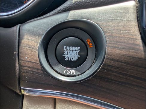Used 2019 Jeep Grand Cherokee Overland AWD/4WD image 11