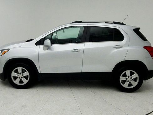 Used 2019 Chevrolet Trax LT w/ LT Convenience Package FWD image 5