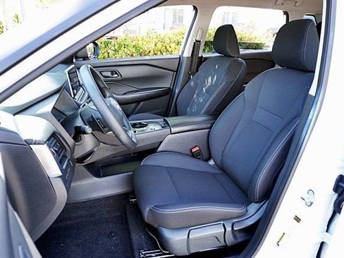 Used 2025 Nissan Rogue S FWD image 15