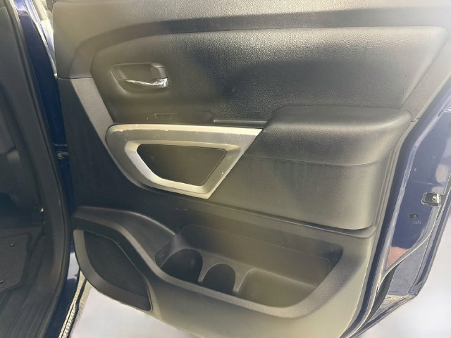 Used 2022 Nissan Titan SV RWD image 27