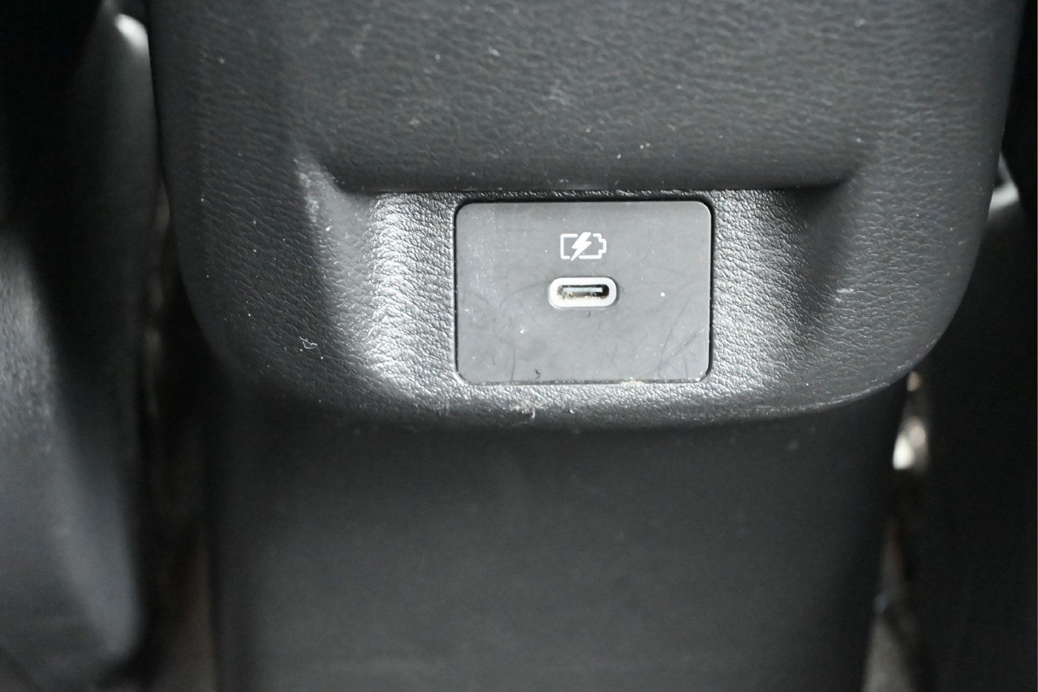 Used 2025 Nissan Versa SV FWD image 19