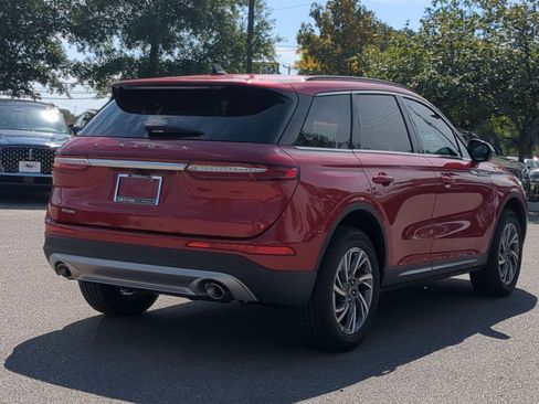 New 2026 Lincoln Corsair Premiere image 3