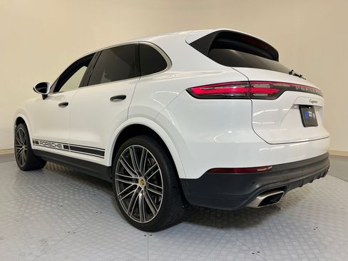 Used 2022 Porsche Cayenne Platinum Edition image 3