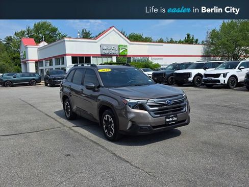 Used 2025 Subaru Forester Premium AWD/4WD image 1