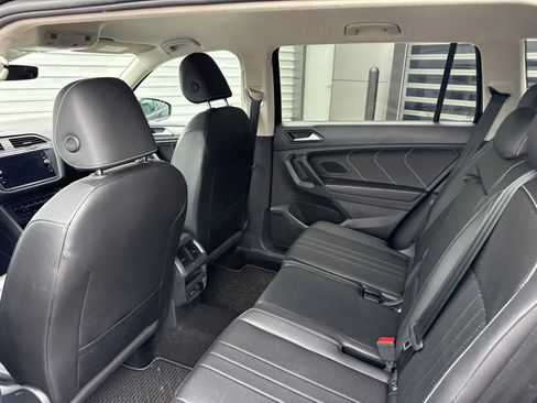 Used 2023 Volkswagen Tiguan SE AWD/4WD image 10