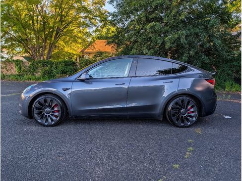 Used 2023 Tesla Model Y Performance AWD/4WD image 9