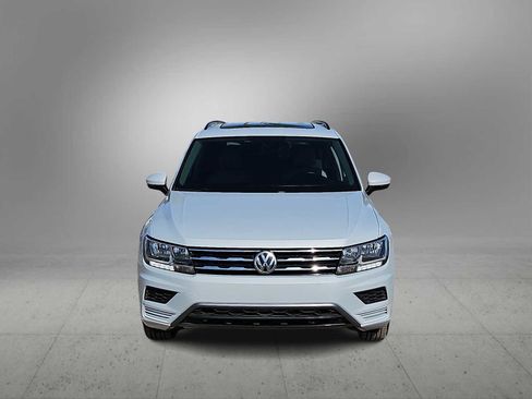 Used 2018 Volkswagen Tiguan SE w/ Panoramic Sunroof Package image 3
