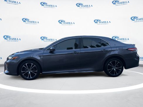 Used 2019 Toyota Camry FWD image 2