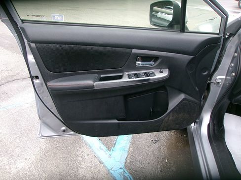 Used 2016 Subaru Crosstrek 2.0i Premium w/ Moonroof Package image 18