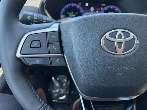 Used 2025 Toyota Grand Highlander AWD image 29