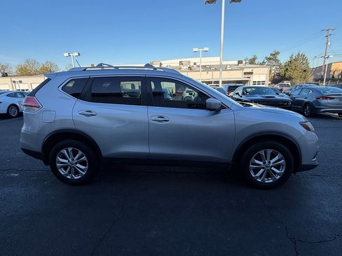 Used 2015 Nissan Rogue SV w/ SV Premium Package image 8