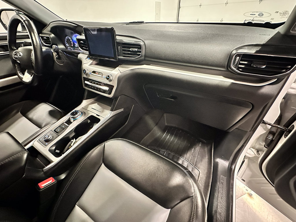Used 2022 Ford Explorer XLT w/ Equipment Group 202A AWD/4WD image 30