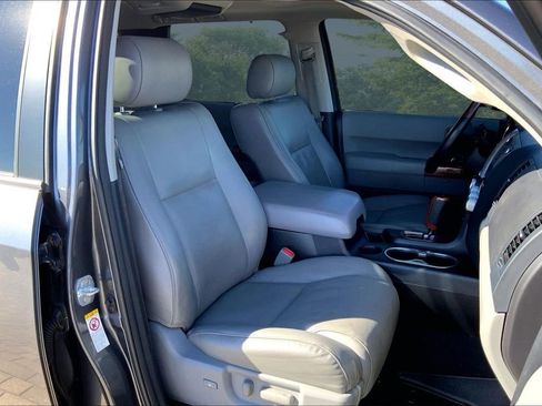 Used 2020 Toyota Sequoia Platinum image 30
