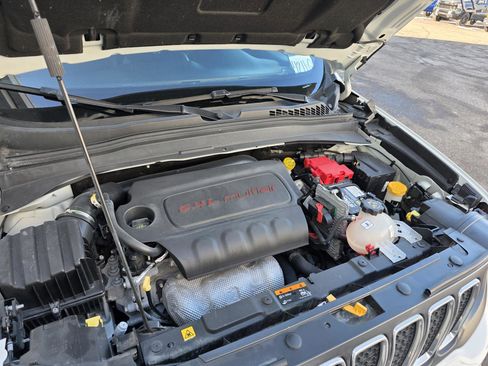 Used 2019 Jeep Renegade Latitude w/ Cold Weather Group image 26