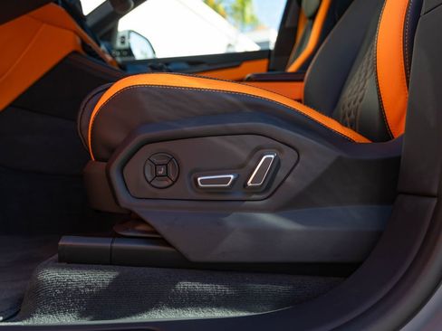 New 2026 Lamborghini Urus SE image 19