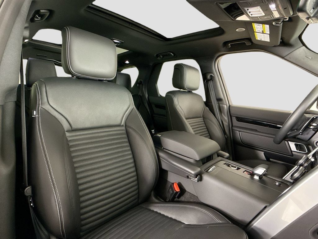Used 2025 Land Rover Discovery S AWD/4WD image 14