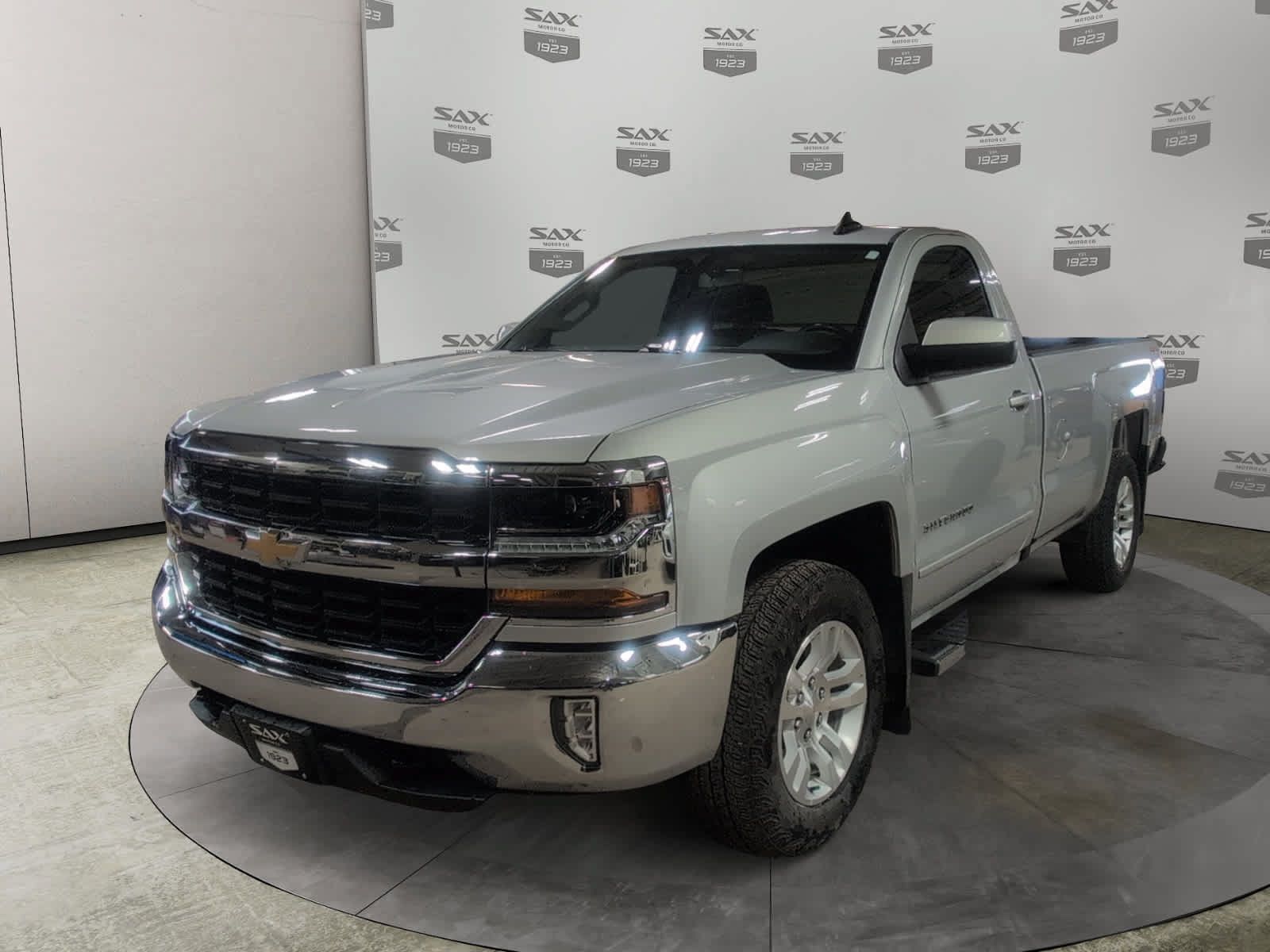 Used 2018 Chevrolet Silverado 1500 LT w/ LT Convenience Package AWD/4WD image 7