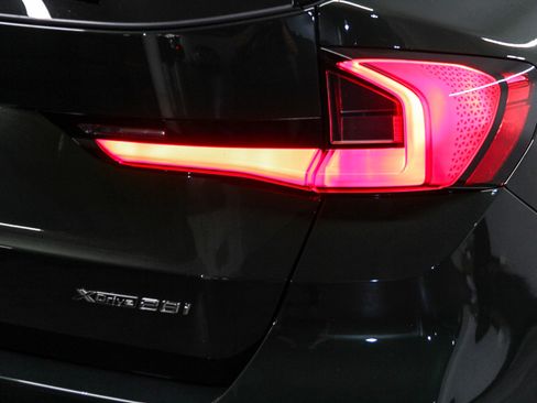 Used 2025 BMW X1 xDrive28i w/ Technology Package image 7