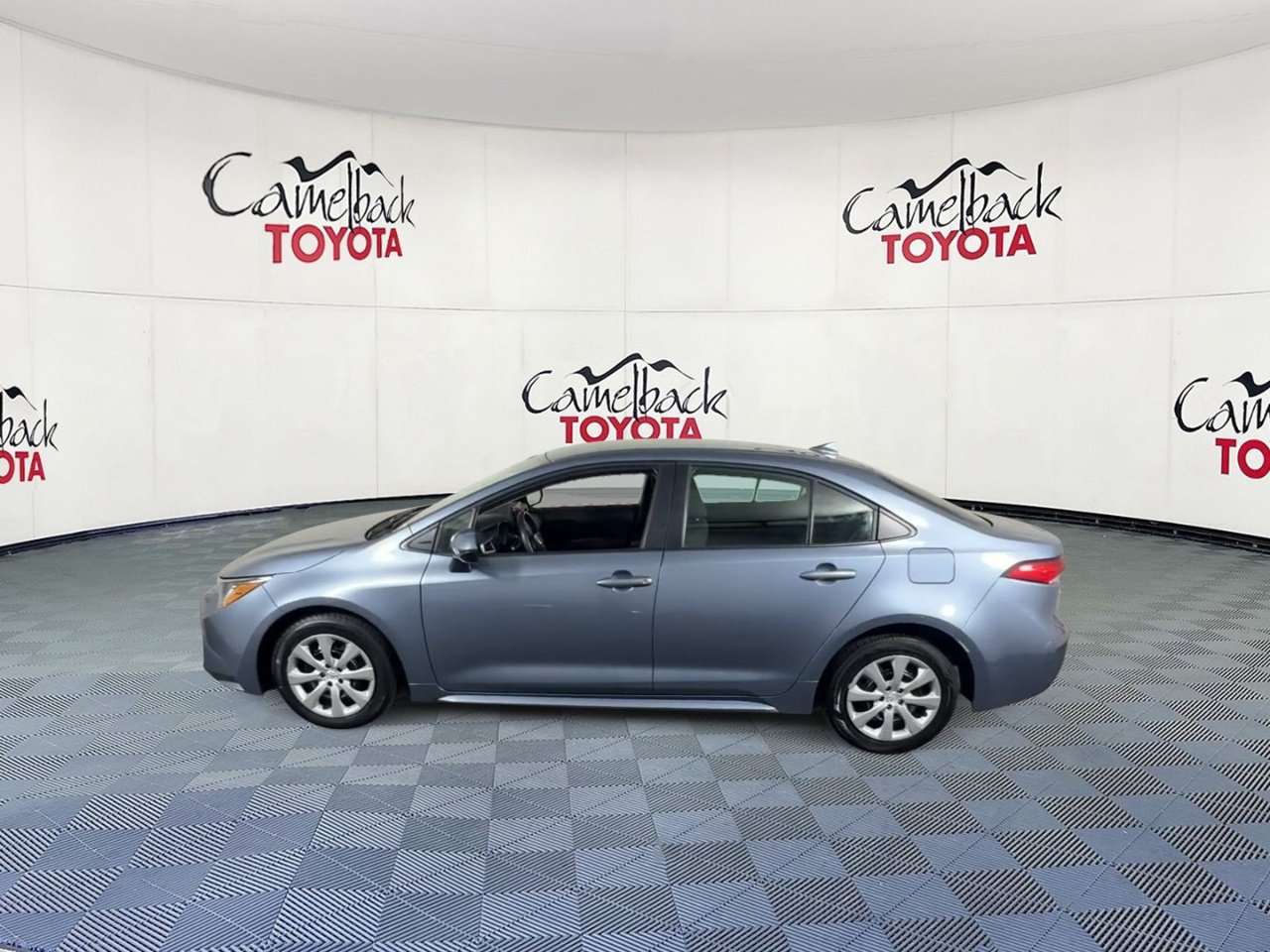 Used 2025 Toyota Corolla LE FWD image 8