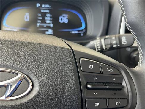 Used 2025 Hyundai Venue SEL FWD image 20