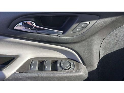 Used 2023 Chevrolet Equinox LS w/ LS Convenience Package FWD image 18