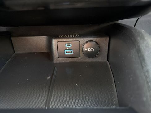 Used 2022 Ford Escape SE image 26