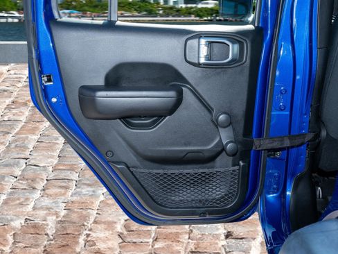 Used 2018 Jeep Wrangler Unlimited Sport image 11