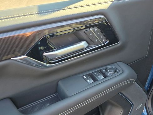 New 2026 GMC Yukon XL Elevation w/ Elevation Premium Package image 12