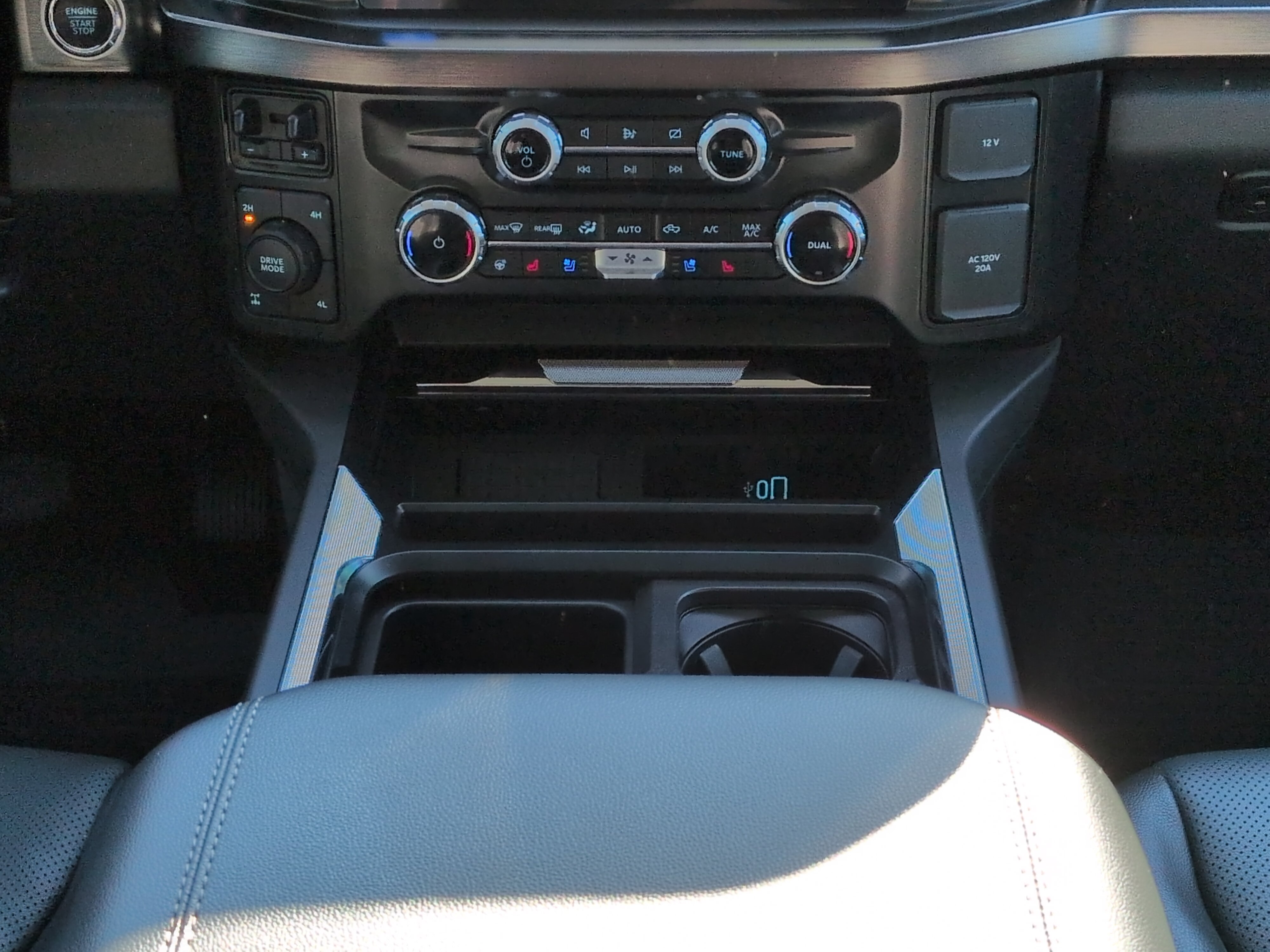 Used 2024 Ford F250 Lariat w/ Lariat Ultimate Package AWD/4WD image 17