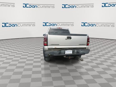 Used 2005 Chevrolet Silverado 2500 LT w/ Heavy-Duty Power Package image 7