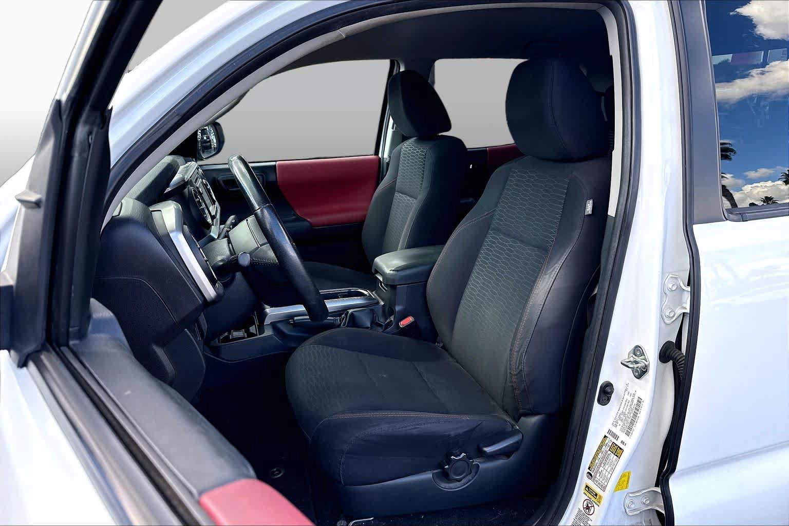 Used 2017 Toyota Tacoma SR5 RWD image 6