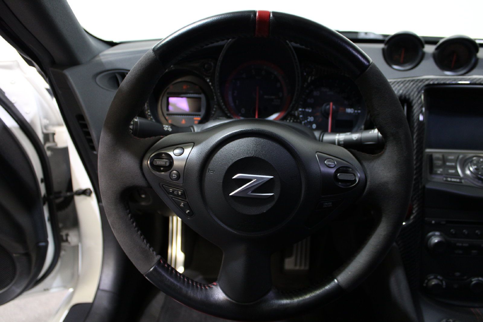 Used 2019 Nissan 370Z NISMO RWD image 28