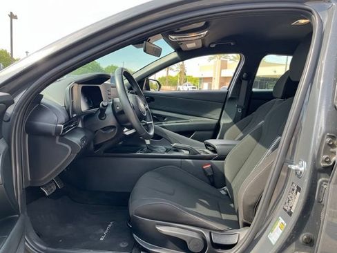 Used 2025 Hyundai Elantra Sport FWD image 14