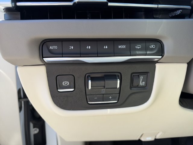 Used 2025 Cadillac Escalade Sport Platinum AWD/4WD image 16