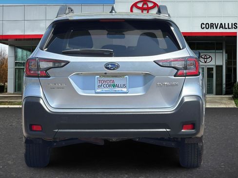 Used 2025 Subaru Outback Premium AWD/4WD image 5