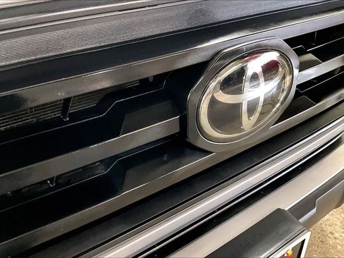 Certified 2021 Toyota Tacoma SR AWD/4WD image 28