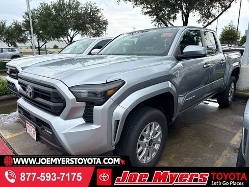 Used 2025 Toyota Tacoma SR5 AWD/4WD image 1