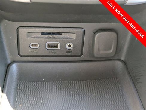 Used 2023 GMC Terrain SLT image 23