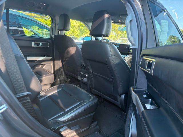 Used 2021 Ford Explorer XLT w/ Equipment Group 202A RWD image 11