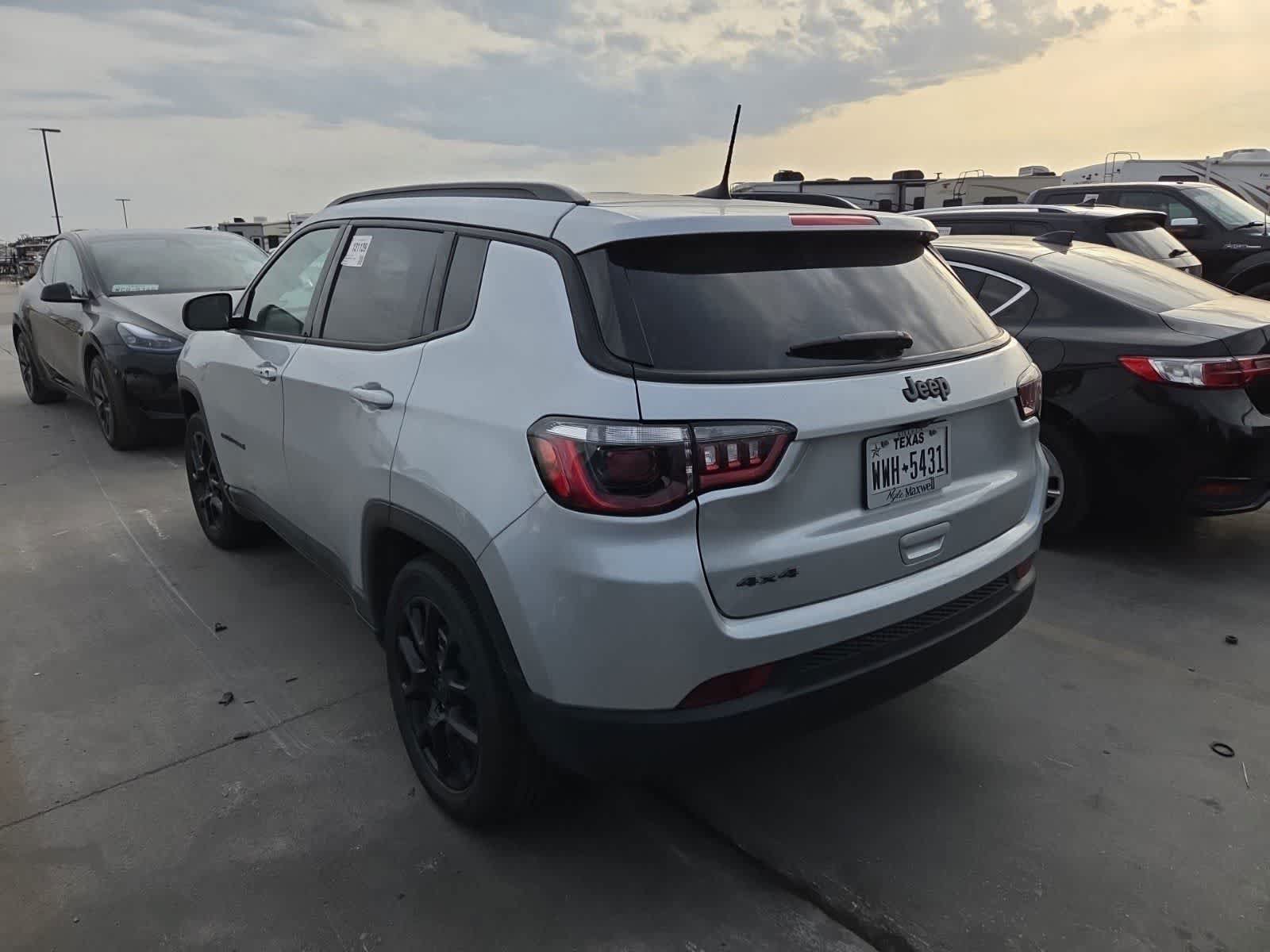 Used 2025 Jeep Compass Latitude w/ Altitude Special Edition AWD/4WD image 3