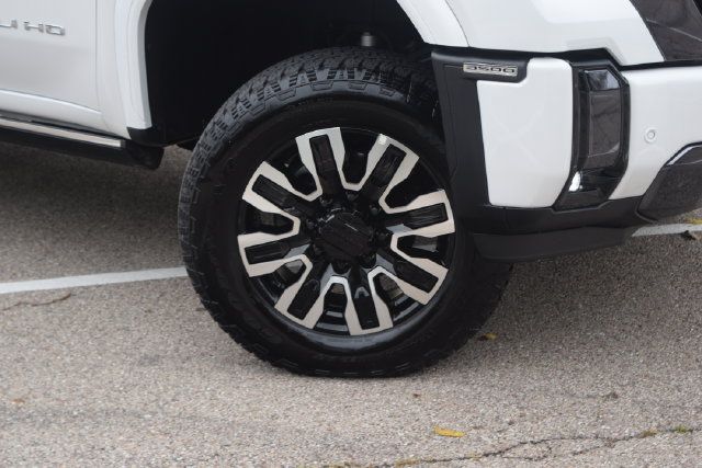 Used 2024 GMC Sierra 3500 Denali Ultimate AWD/4WD image 30