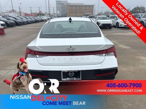 Used 2025 Hyundai Elantra SEL FWD image 4