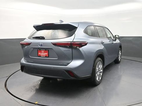 Used 2024 Toyota Highlander Limited AWD/4WD image 8