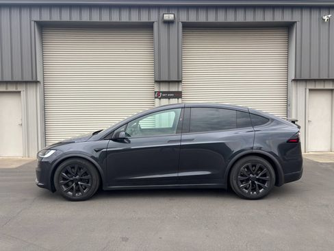 Used 2024 Tesla Model X AWD/4WD image 3